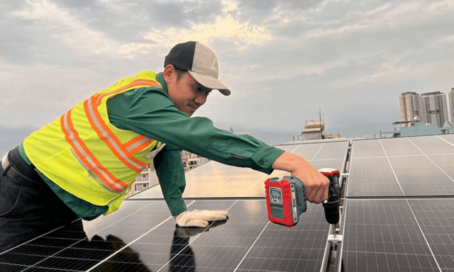 Hà Nội dự kiến hỗ trợ hộ dân lắp điện mặt trời mái nhà tối đa 6 triệu đồng/hộ: Điều kiện để được hỗ trợ là gì?