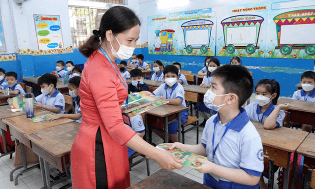 Bộ Nội vụ trả lời việc viên chức thi giáo viên có phải xếp lương từ bậc 1?