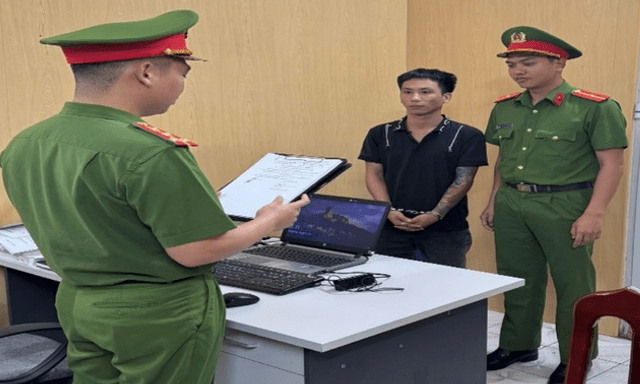 Khởi tố nam thanh niên cướp giật dây chuyền người phụ nữ trên đường vắng