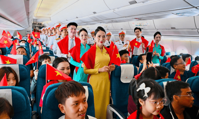 Giai điệu Quốc khánh vang lên ở độ cao 10.000 mét trên chuyến bay Vietnam Airlines