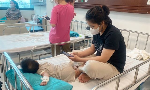 Số ca tay chân miệng tăng gấp 2,5 lần, Bộ Y tế cảnh báo nguy cơ lây lan tại trường học