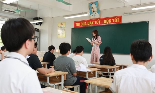 Bộ GD&ĐT giải đáp: Giáo viên THPT chuyển sang THCS cần làm gì để được xét thăng hạng?