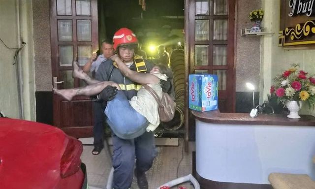 Hiện trường cháy khách sạn ở TPHCM, 2 người tử vong