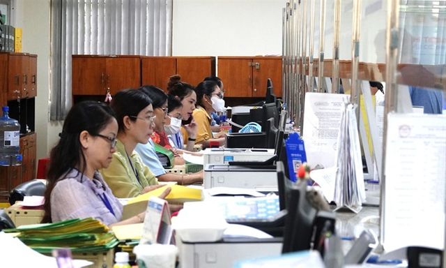 Nghỉ tinh giản biên chế rồi ký hợp đồng tại Ban Quản lý dự án cấp xã có phải hoàn trả trợ cấp?
