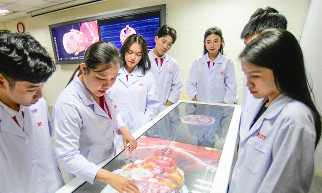 Biến động học phí ngành y: Hàng loạt trường thu trên 60 triệu đồng/năm