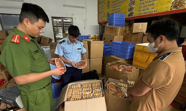 Ninh Bình: Phát hiện hàng trăm bánh Trung thu không rõ nguồn gốc