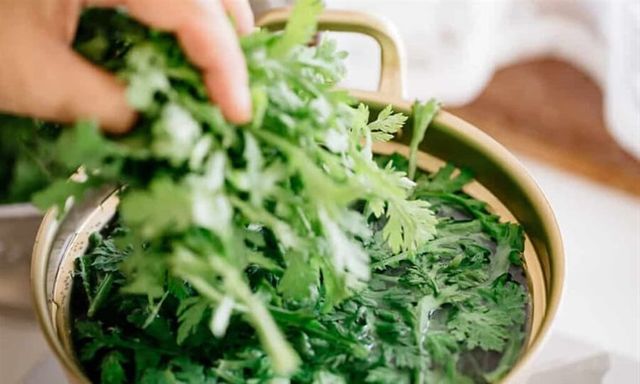 Loại rau quen mặt có mùi 