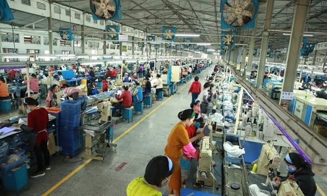 Nghỉ không lương từ 14 ngày vẫn đóng BHXH: Quyền lợi thai sản ra sao?