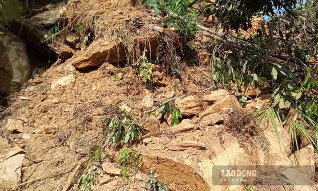 Sạt lở hơn 10.000m3 đất đá, 37 hộ dân ở Lào Cai bị cô lập 