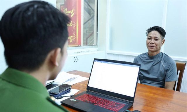 Tạm giữ đối tượng có nhiều tiền án, thu giữ súng và nhiều hung khí nguy hiểm