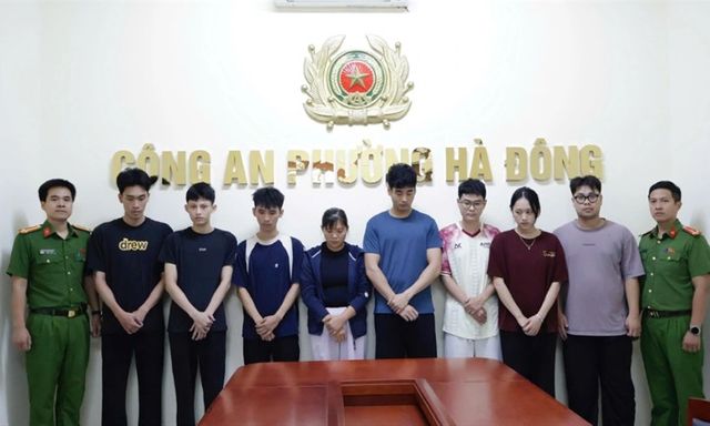 Kịch bản tinh vi của nhóm đóng giả bác sĩ, bán “thuốc chữa khối u” thu hàng tỷ đồng