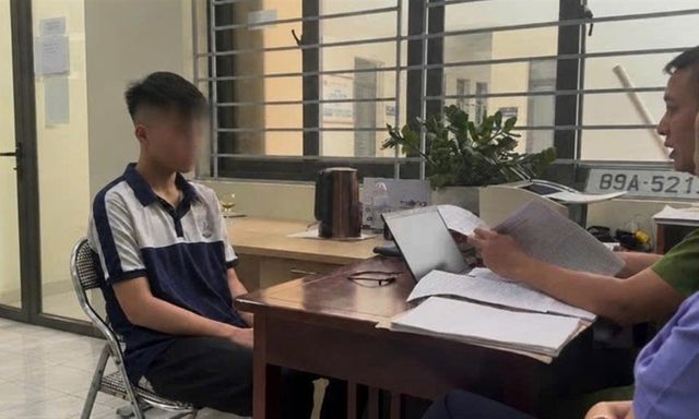 Ném gạch vào người đi đường, nam thiếu niên 17 tuổi bị bắt