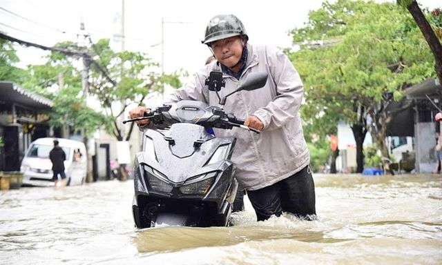 Dự báo thời tiết ngày 27/9: Thông tin chi tiết về diễn biến mưa lớn ở Trung Bộ và Nam Bộ, Hà Nội ngày nắng