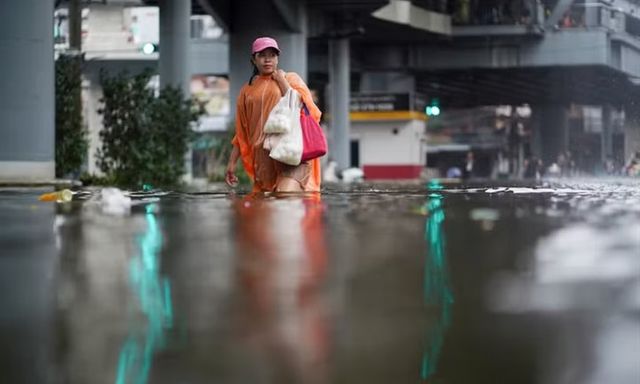 Bangkok ngập chưa từng thấy, phơi bày điểm yếu chống ngập?