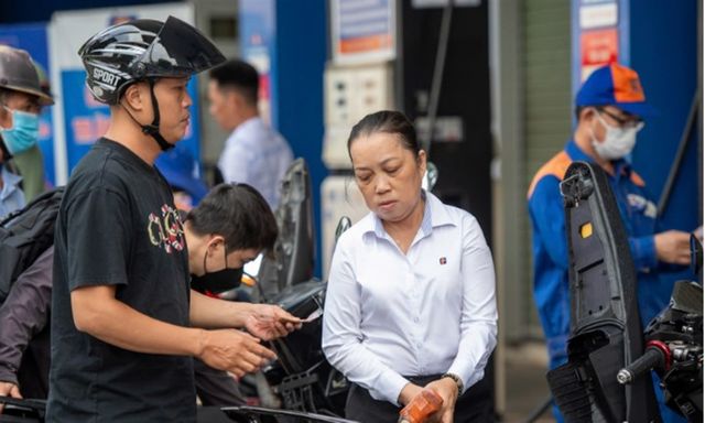 Giá xăng dầu ngày 28/9: Giá xăng dầu bán lẻ của Petrolimex tại vùng 1 và vùng 2 thế nào?