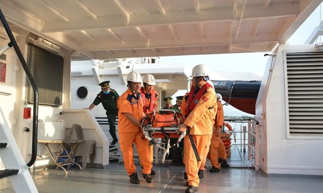 Cứu nạn thuyền viên tàu quốc tế gặp tai nạn lao động trên biển