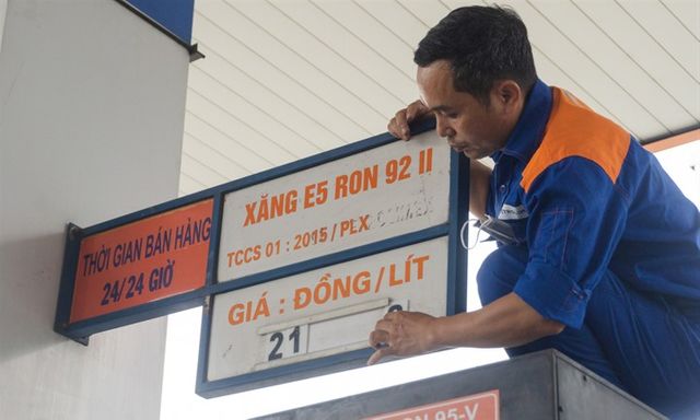 Khi nào thì giá xăng tại một cửa hàng có thể 