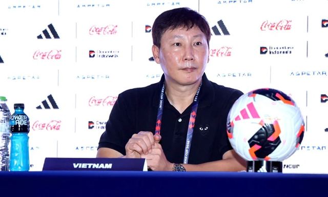 HLV Kim Sang-sik lên tiếng xin lỗi sau trận thua Thái Lan