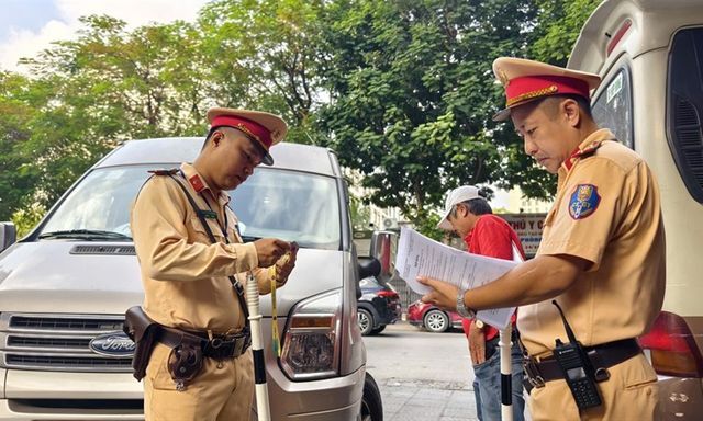 CSGT Hà Nội kiểm tra điều kiện an toàn xe đưa đón học sinh: Phát hiện, xử lý nghiêm các vi phạm