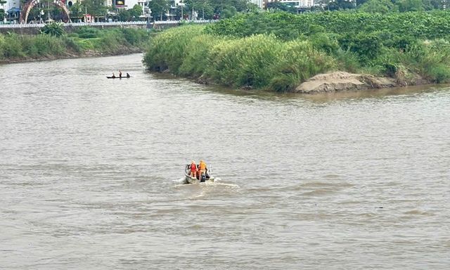 Lào Cai: Khẩn trương tìm kiếm cán bộ kiểm lâm mất tích trên sông Hồng