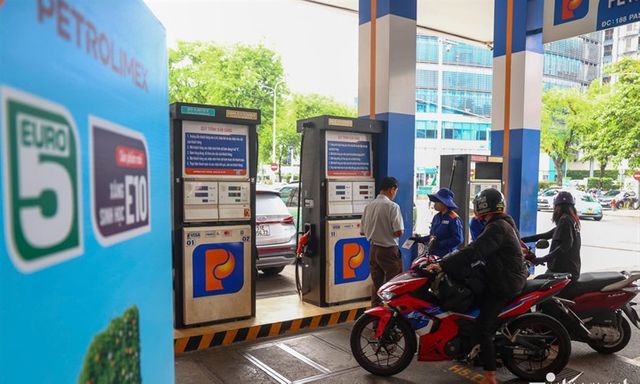 Giá xăng dầu ngày 5/10: Giá dầu thế giới giảm mạnh, xăng trong nước ở mức bao nhiêu 1 lít sau điều chỉnh?