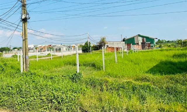 Thửa đất liền kề cho đi nhờ, có đủ điều kiện tách thửa?