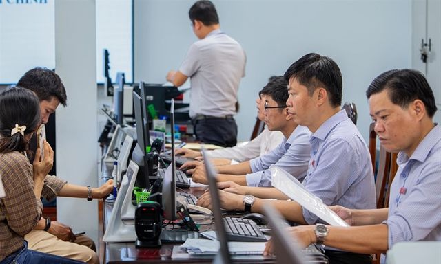 Bộ Nội vụ giải đáp: Thời gian làm hợp đồng có được tính để xét tiếp nhận vào công chức?