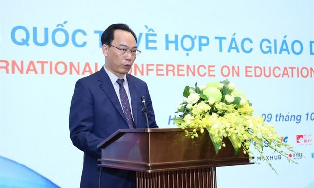 Kỷ nguyên AI đặt ra yêu cầu mới với giáo dục: Không chỉ ứng dụng mà phải làm chủ