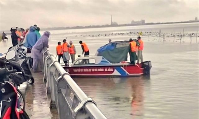 Đang đánh cá, người đàn ông 42 tuổi bị sét đánh, rơi xuống sông mất tích