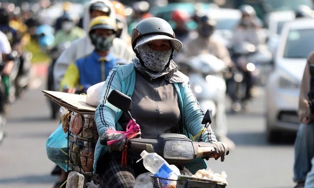 Dự báo thời tiết hôm nay (12/10): Hà Nội nắng nóng, Đà Nẵng và Huế mưa rất to