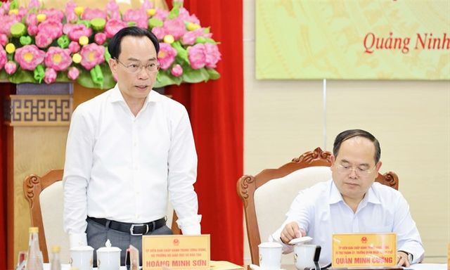 Bộ trưởng Bộ GD&ĐT: Khi học sinh tiếp cận nhanh với AI và ngoại ngữ, người thầy phải chuyển mạnh sang vai trò kiến tạo, dẫn dắt