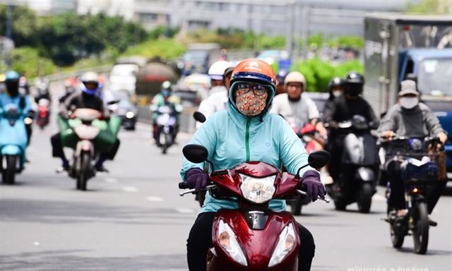 Dự báo thời tiết ngày 17/10: Hà Nội vẫn nắng nóng, Nam Bộ mưa dông ở nhiều tỉnh thành
