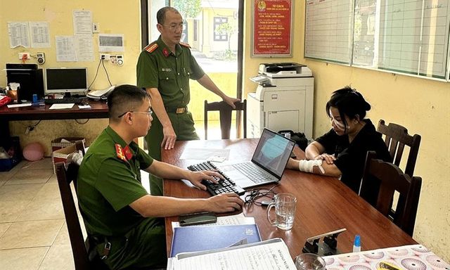 Khởi tố người phụ nữ giật thẻ, bẻ gậy của lực lượng an ninh cơ sở