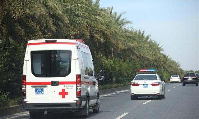 CSGT Hà Nội kịp thời dẫn đường đưa bệnh nhân nguy kịch đến bệnh viện cấp cứu