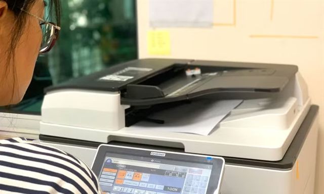 Chào giá trực tuyến rút gọn có được yêu cầu cung cấp hàng mẫu?
