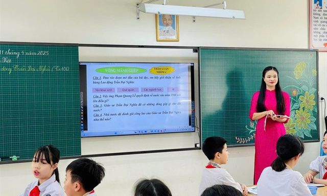 Giữ ngạch chuyên viên chính có được tính tiền dạy thêm giờ?