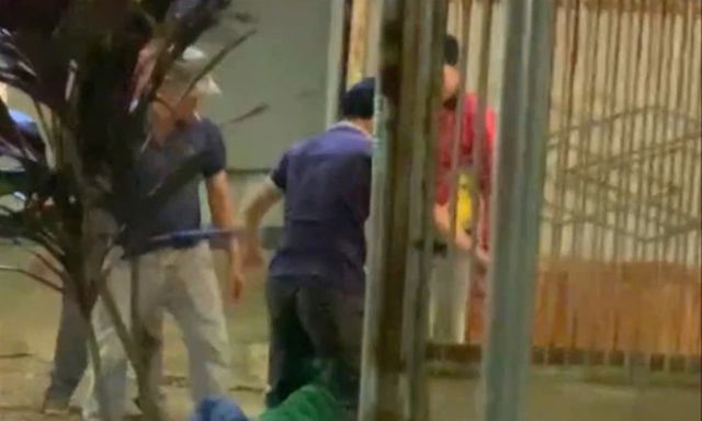 Clip nhóm người vây đánh tài xế xe công nghệ: Công an vào cuộc xác minh