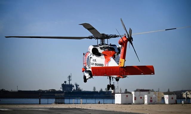 Lật thuyền ngoài khơi Baja California: 11 người mất tích, những người sống sót bị cá mập tấn công