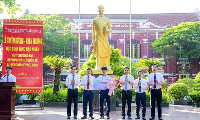 Vì sao nam sinh Quốc học Huế được thưởng 150 triệu đồng?