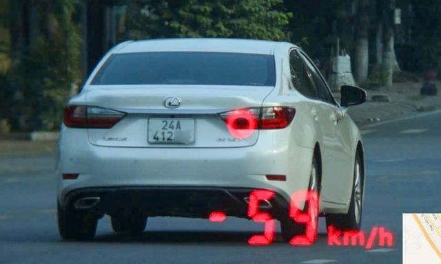 Nữ tài xế chốt cửa ô tô, tăng ga bỏ chạy khi bị CSGT dừng xe