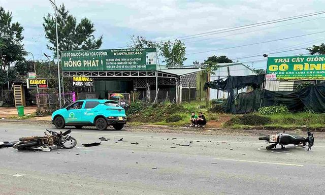 Giao thông 24h: Hai xe máy chở 4 học sinh va vào nhau, hậu quả đau lòng