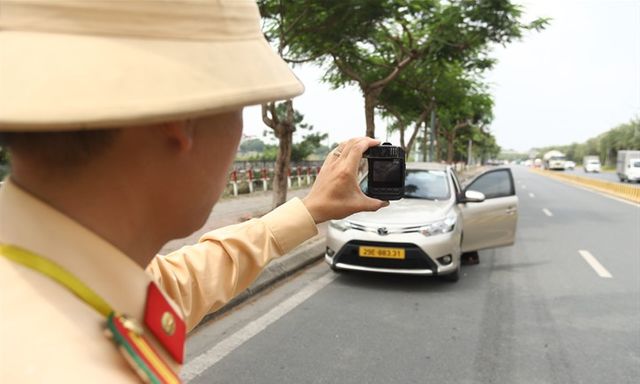 CSGT Hà Nội tăng cường phạt nguội ô tô dừng, đỗ sai quy định quanh sân bay Nội Bài