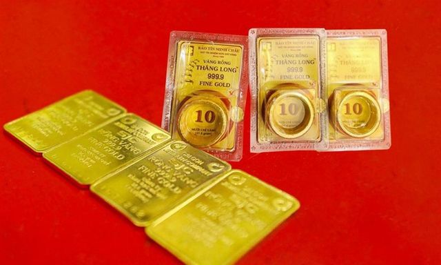 Giá vàng ngày 23/10: Giá vàng thế giới giảm mạnh, vàng trong nước có loại đứng yên so với sáng qua
