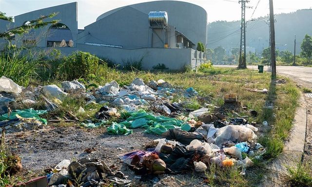 Đà Nẵng: Vì sao rác thải nhiều ngày không được thu gom dù người dân đã đóng phí?