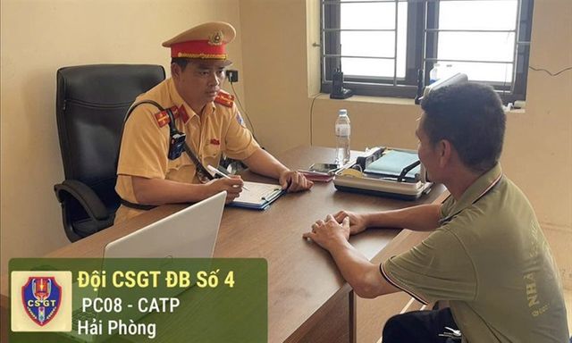 Xe 15 chỗ “nhồi” 21 người, tài xế và chủ xe bị phạt 9 triệu đồng