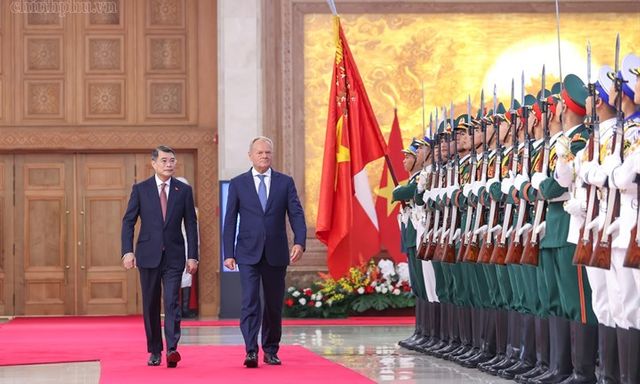 Thủ tướng Lê Minh Hưng chủ trì lễ đón chính thức Thủ tướng Ba Lan