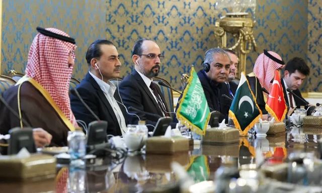 Bộ trưởng Quốc phòng Saudi Arabia gặp Tổng thống Iran tại Tehran