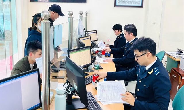 Bộ Tài chính siết thủ tục hải quan, thuế đối với hàng hóa mua gom của cư dân biên giới