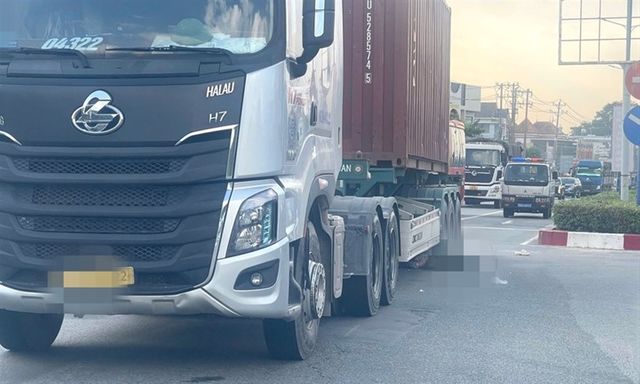 Đến trường đón con, người phụ nữ bị xe container cán tử vong ở TP.HCM