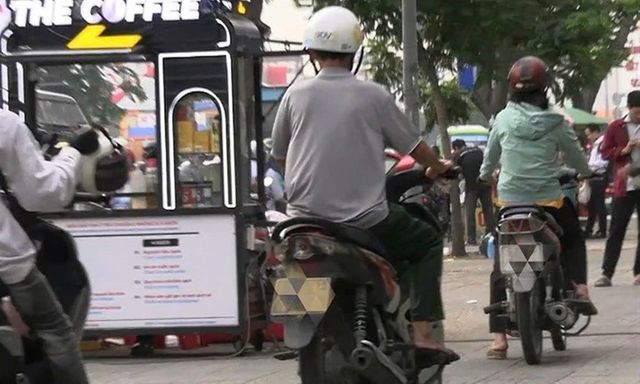 Danh sách xe máy đi trên vỉa hè bị CSGT phạt nguội